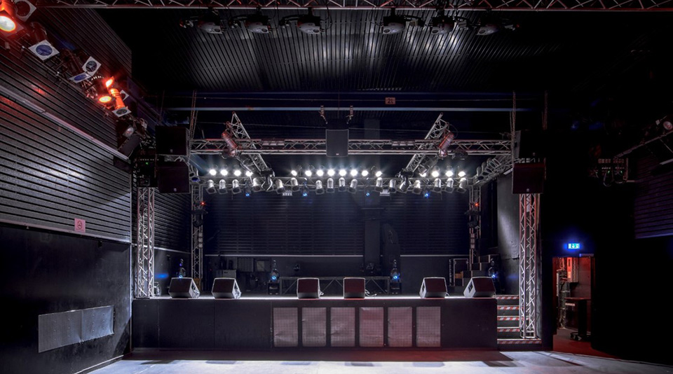 Dobner Sportpaneeldecke - Konzertsaal Dobner Sportpaneeldecke - Konzertsaal