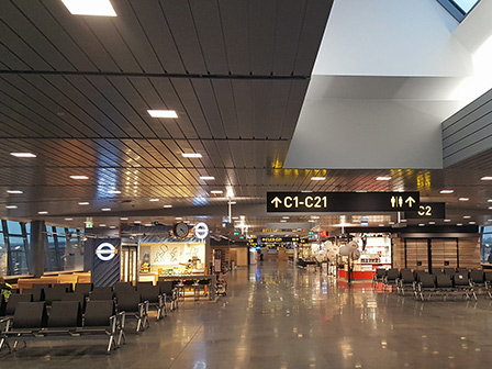 Dobner Paneeldecke im Airport Riga